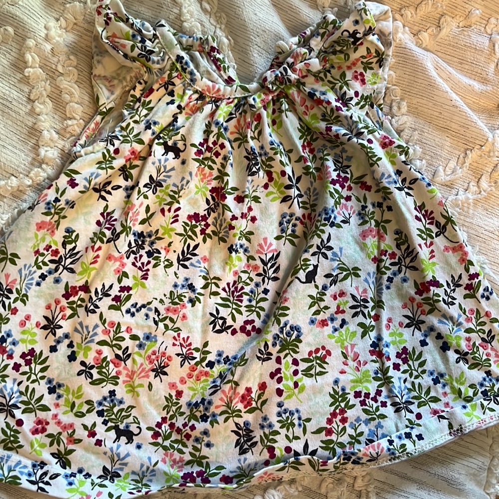 4 Baby Gap outfits (3 dresses, one romper) - Picture 6 of 11